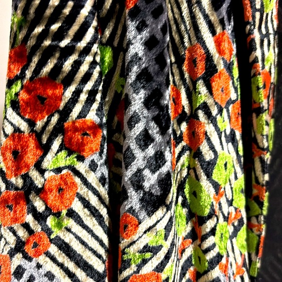 Unique Ettitwa by Anthropologie Velvet Floral lightweight Jacket - Picture 7 of 9